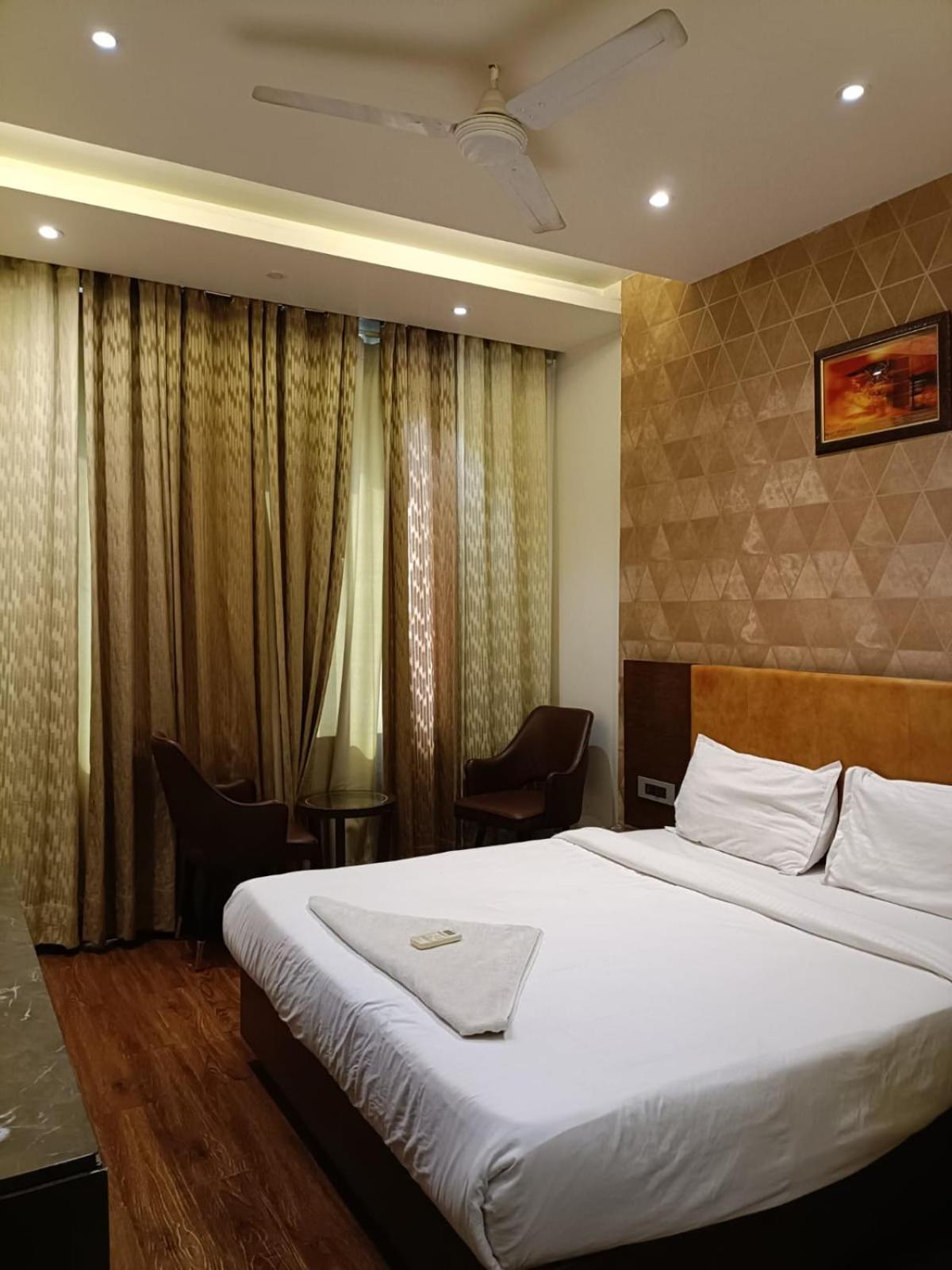 Hotel Parklane Agra (Uttar Pradesh) Dış mekan fotoğraf